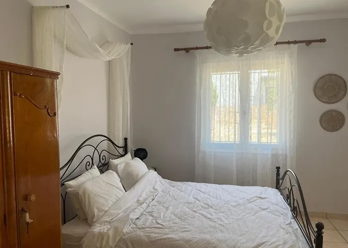 Yiayia Katina's House דירה